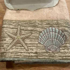 Beige Starfish and Shell Embroidered Towel with White Starfish Soap Dish